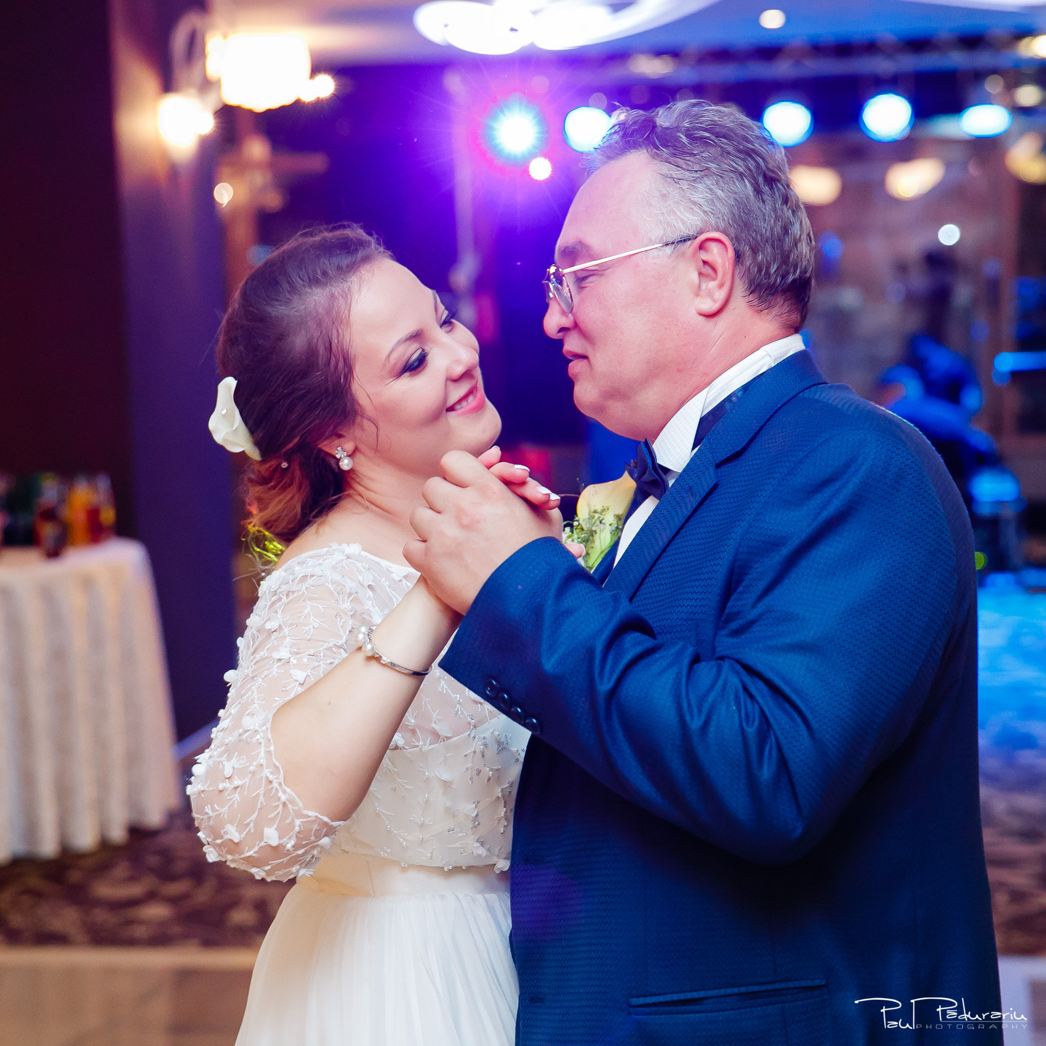 Petrecere la Pleaiada nunta cu tema Paris Ema si Tudor fotograf profesionist de nunta iasi www.paulpadurariu.ro © 2017 Paul Padurariu - moment dans mireasa cu tatal 