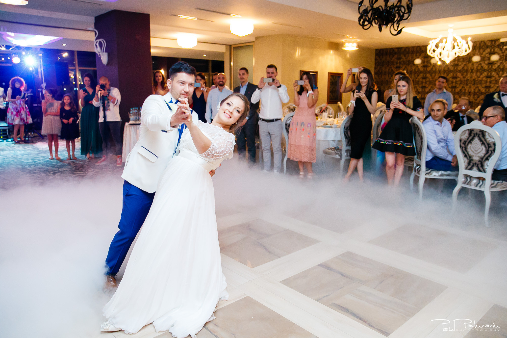 Petrecere la Pleaiada nunta Ema si Tudor fotograf profesionist de nunta iasi www.paulpadurariu.ro © 2017 Paul Padurariu dansul mirilor 3