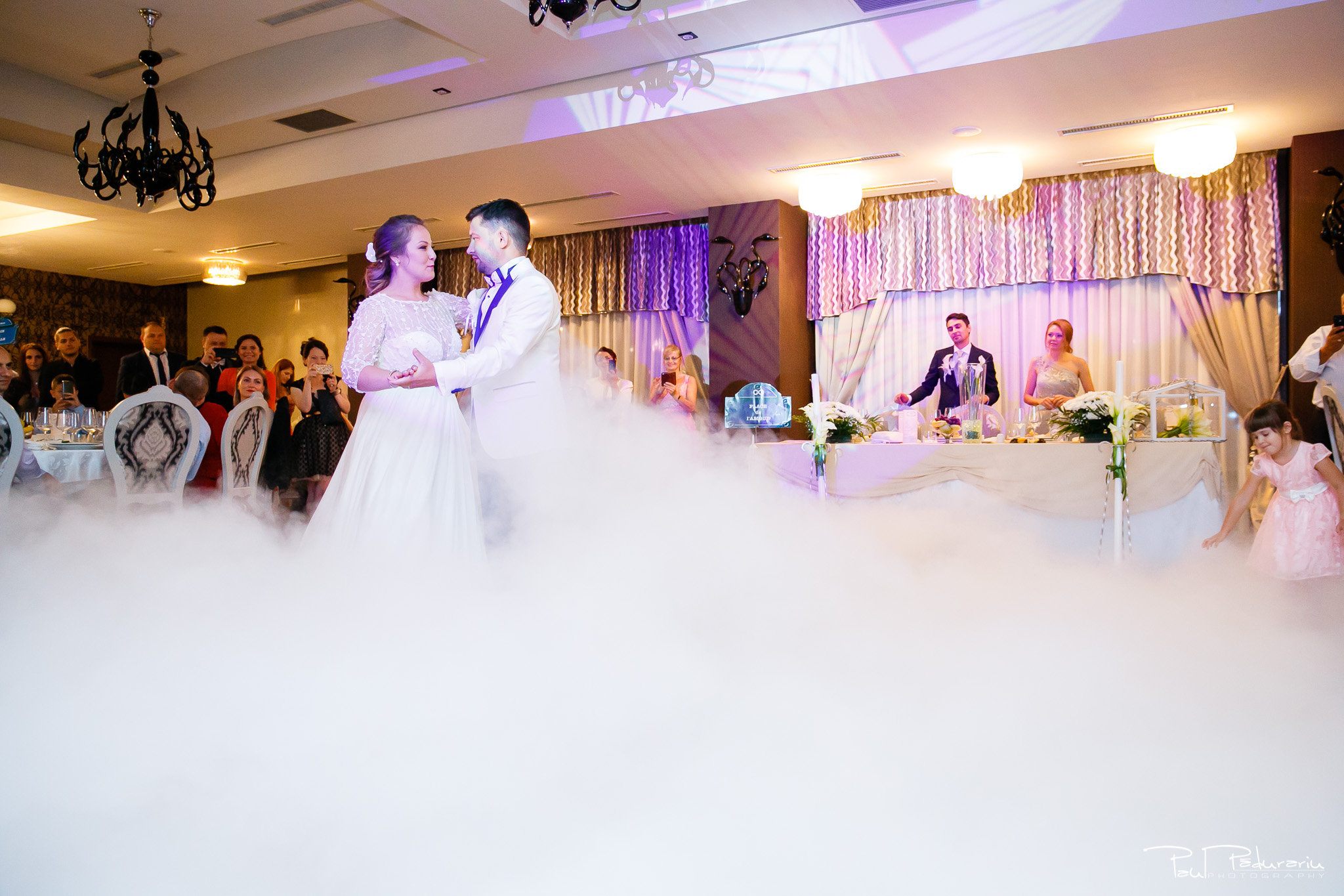 Petrecere la Pleaiada nunta Ema si Tudor fotograf profesionist de nunta iasi www.paulpadurariu.ro © 2017 Paul Padurariu dansul mirilor 2