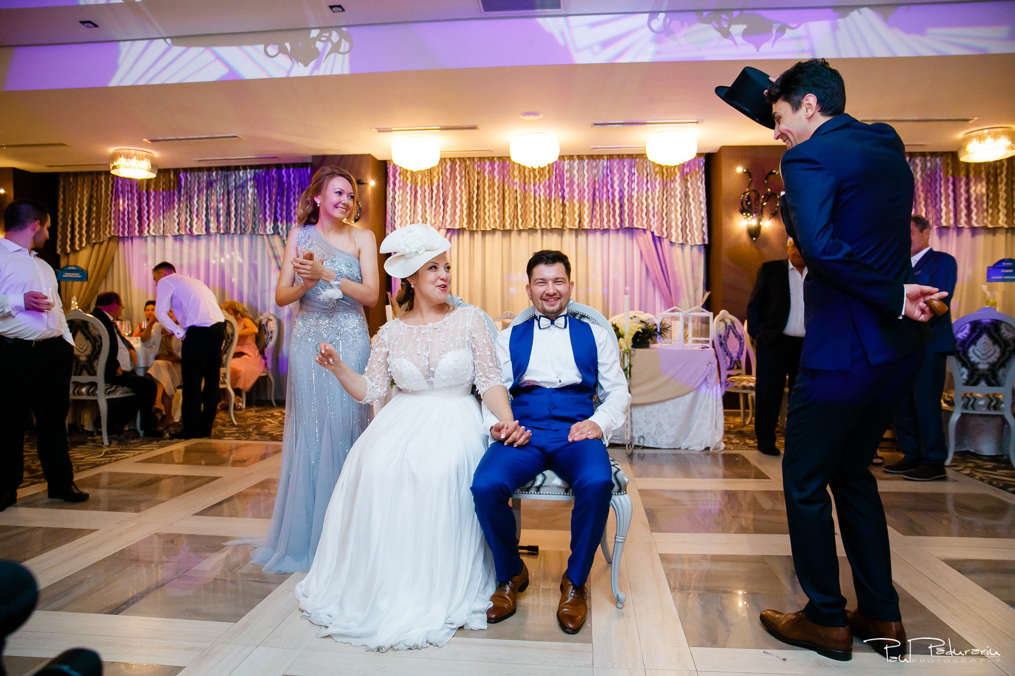 Petrecere la Pleaiada nunta cu tema Paris Ema si Tudor fotograf profesionist de nunta iasi www.paulpadurariu.ro © 2017 Paul Padurariu - dezgatitul miresei si a mirelui