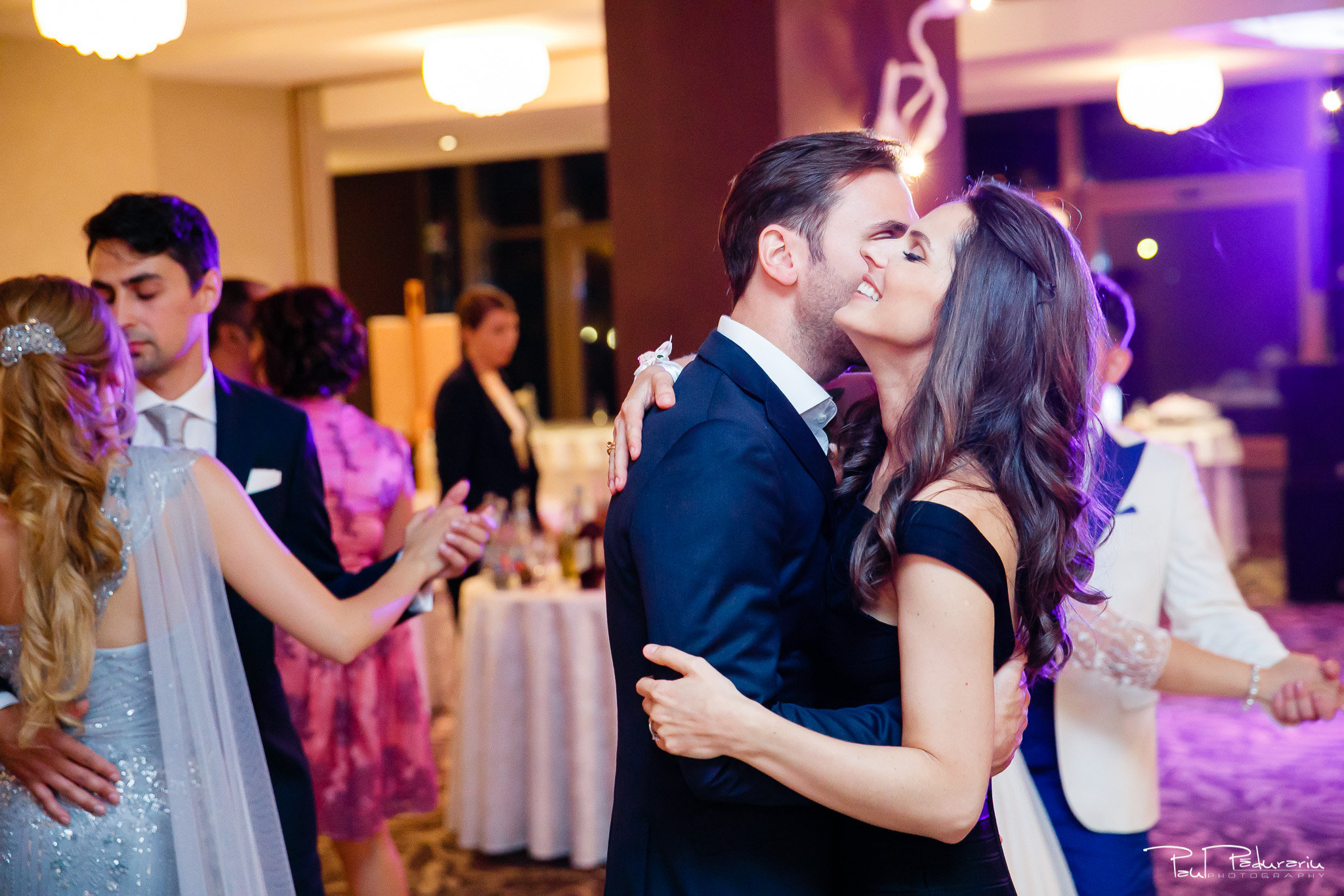 Petrecere la Pleaiada nunta cu tema Paris Ema si Tudor fotograf profesionist de nunta iasi www.paulpadurariu.ro © 2017 Paul Padurariu moment invitati