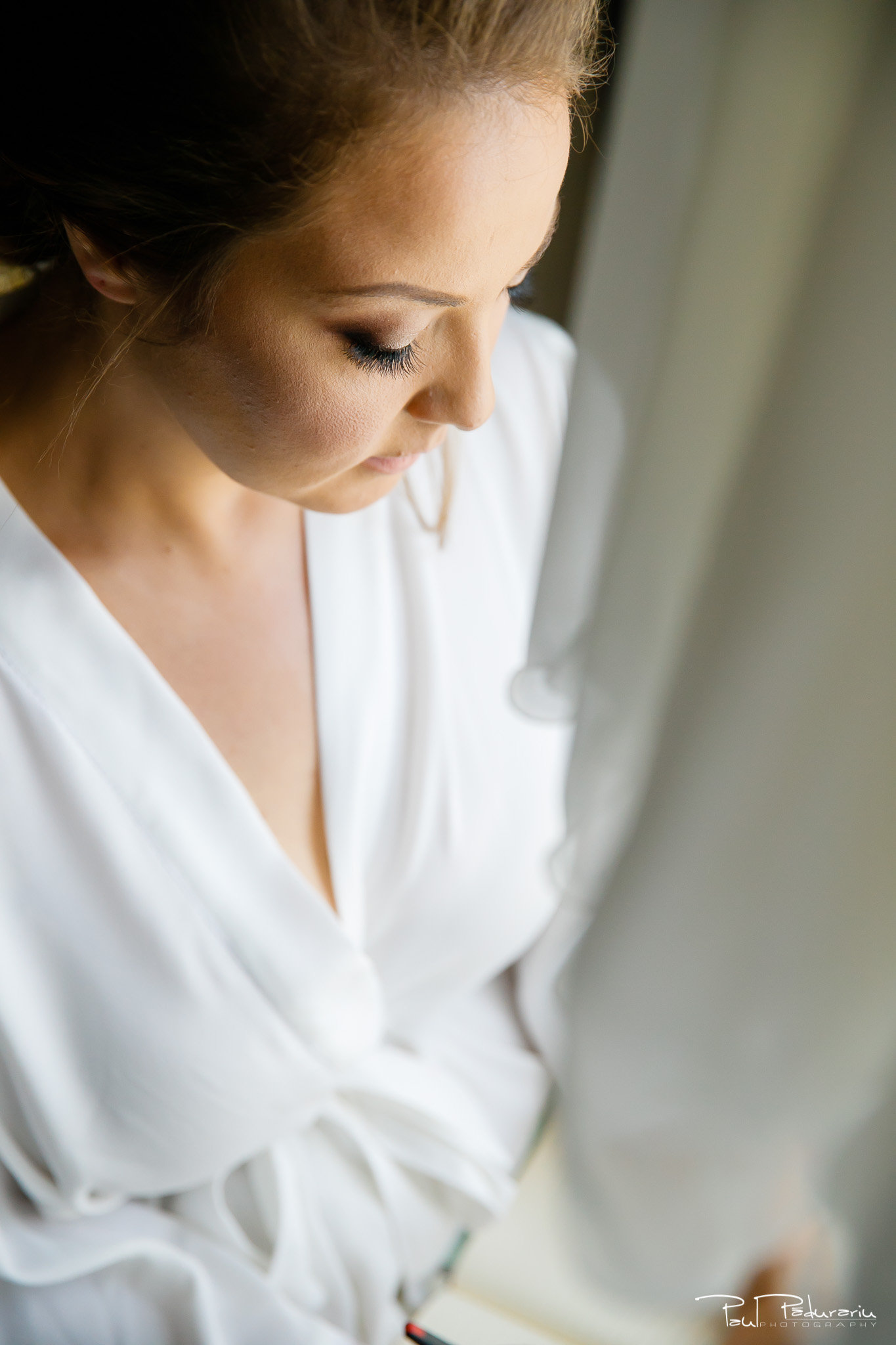 Pregatiri nunta Ema si Tudor fotograf de nunta iasi www.paulpadurariu.ro © 2017 Paul Padurariu - mireasa moment 