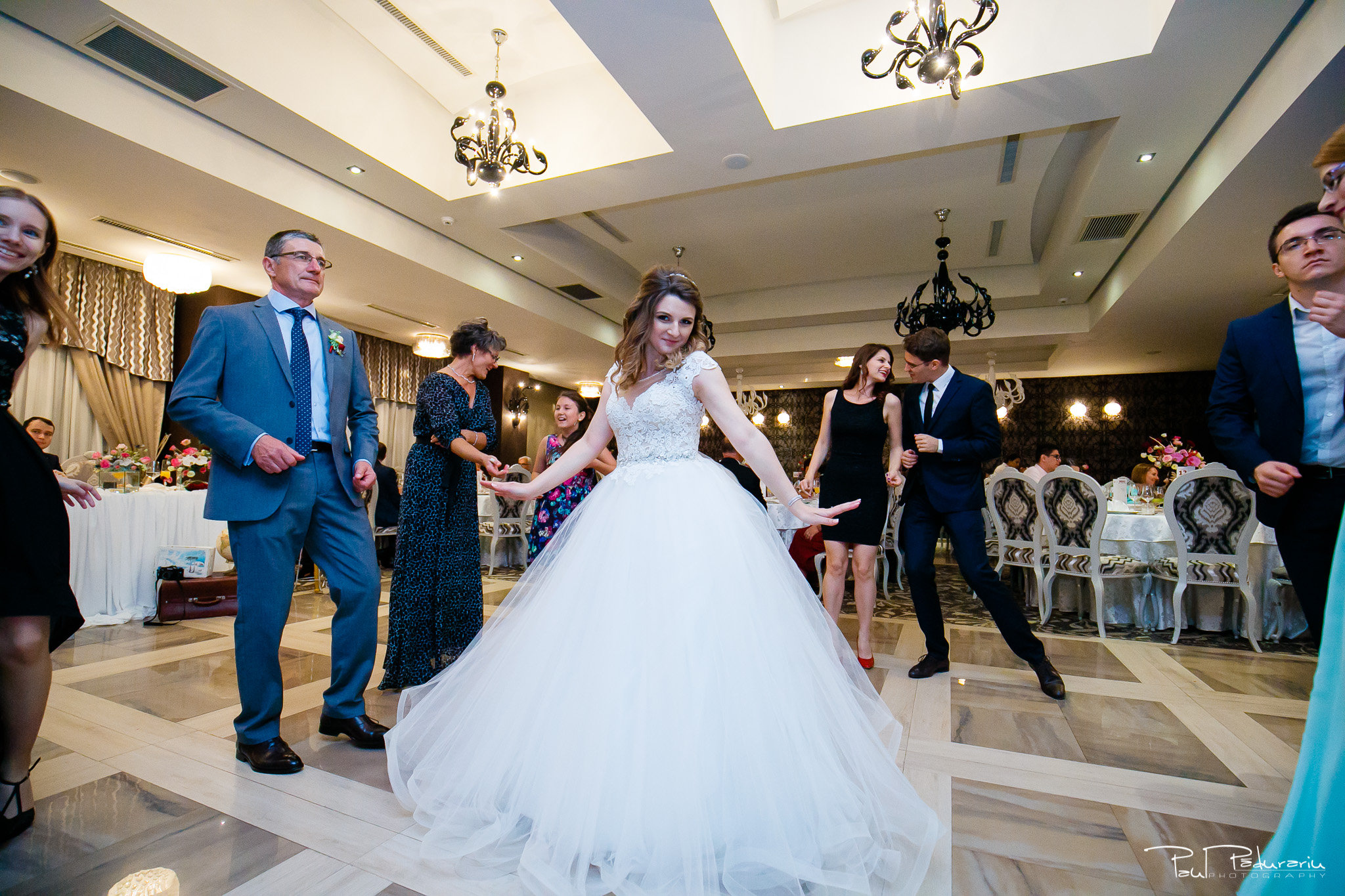 Nunta la Pleiada Iasi Alexandra si Vlad mireasa dansand www.paulpadurariu.ro © 2017 Paul Padurariu fotograf de nunta iasi