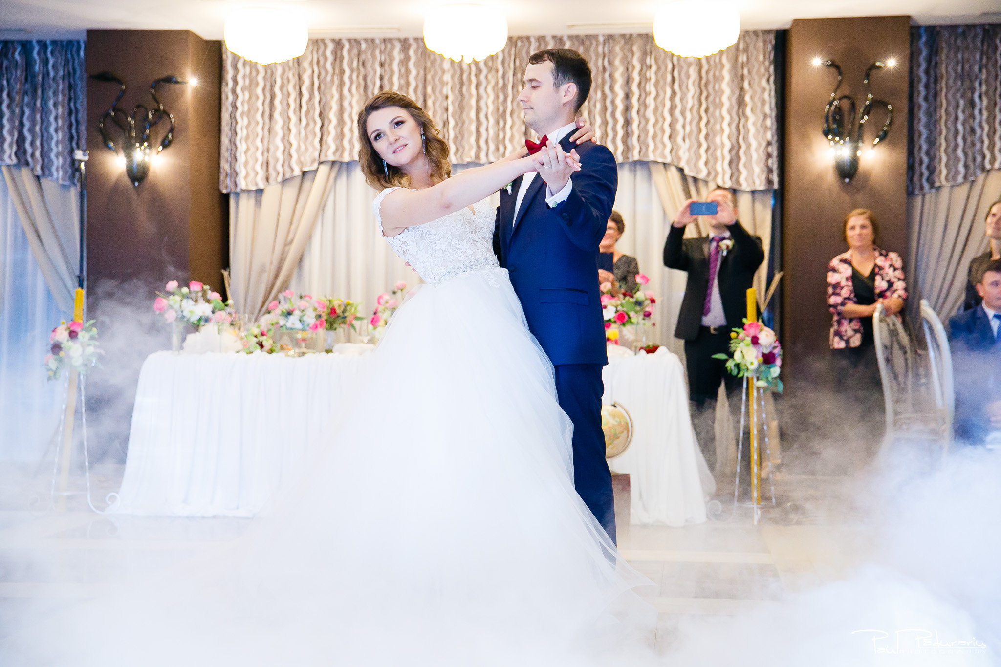 Nunta la Pleiada Iasi Alexandra si Vlad dansul mirilor www.paulpadurariu.ro © 2017 Paul Padurariu fotograf de nunta iasi
