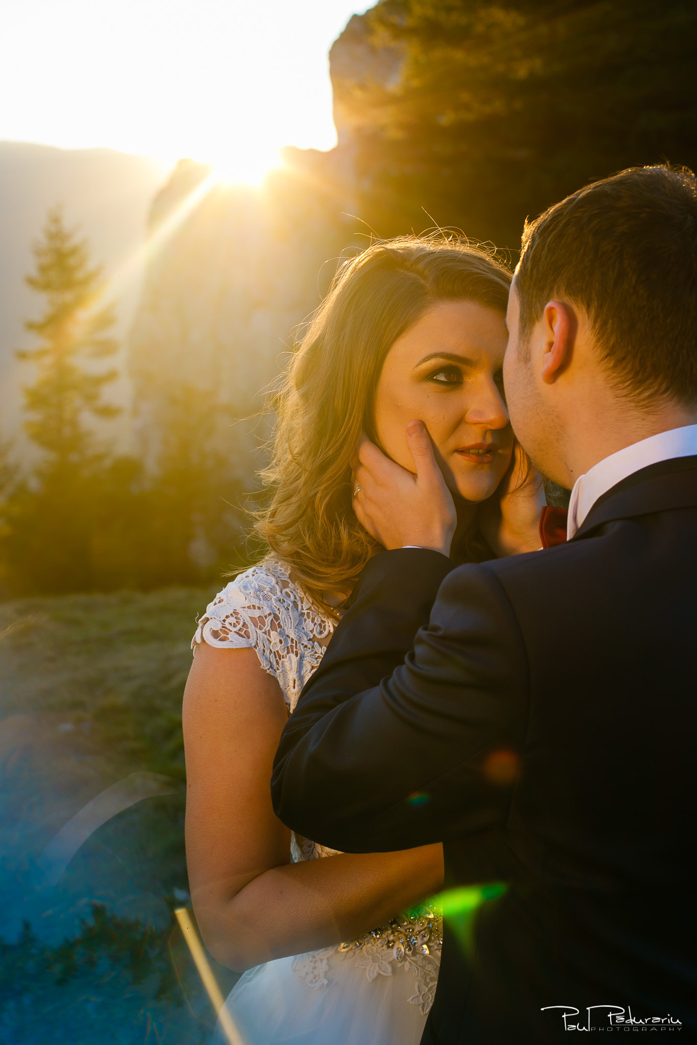Alexandra si Vlad sedinta foto trash the dress sedinta foto dupa nunta la Pleiada Iasi www.paulpadurariu.ro © 2017 Paul Padurariu fotograf de nunta iasi - cadru mire mireasa portret