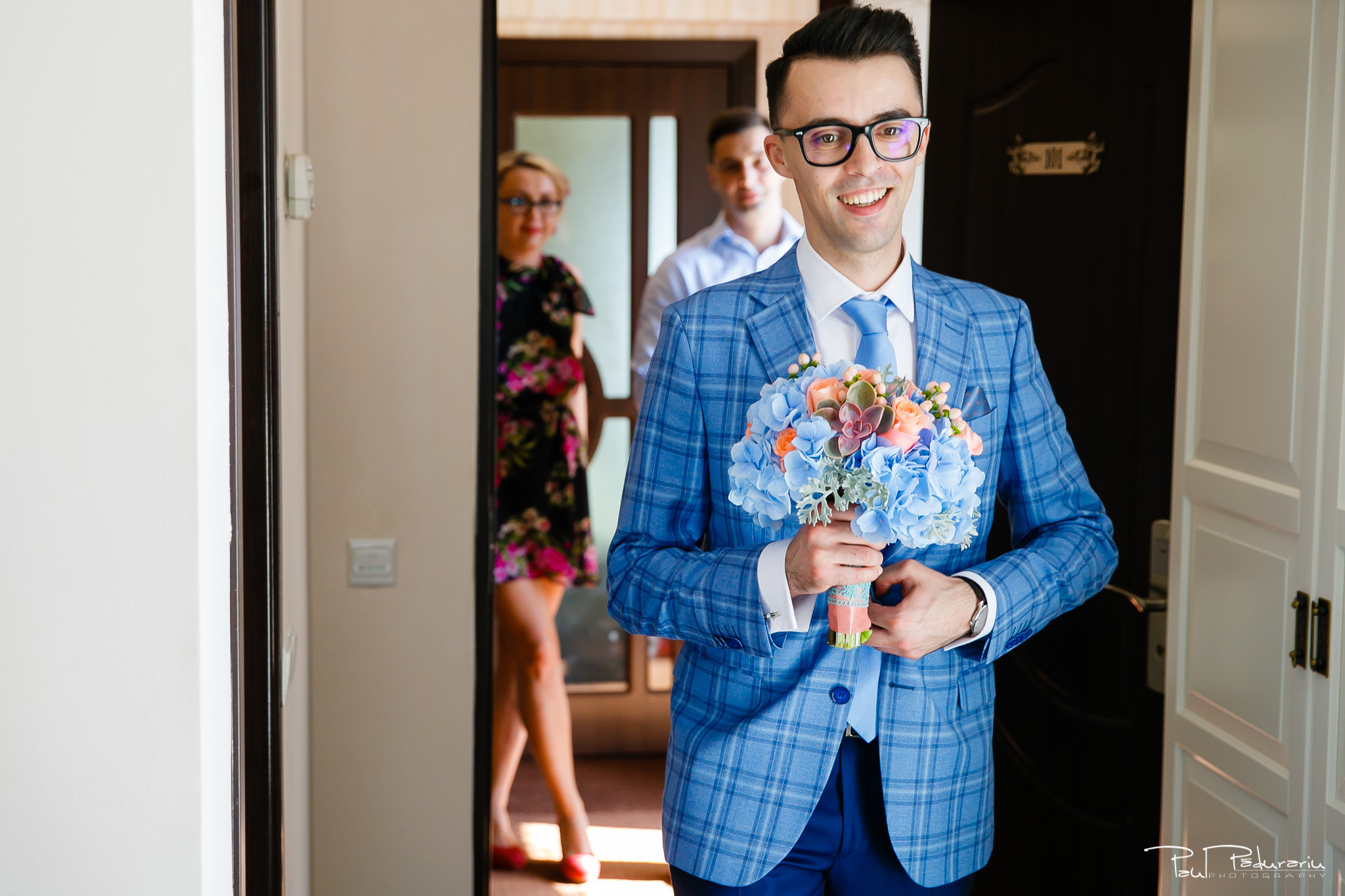 Roxana si Silviu Nunta Hotel Eden Iasi - reactie mire la vederea miresei - fotograf profesionist nunta www.paulpadurariu.ro © 2017 Paul Padurariu