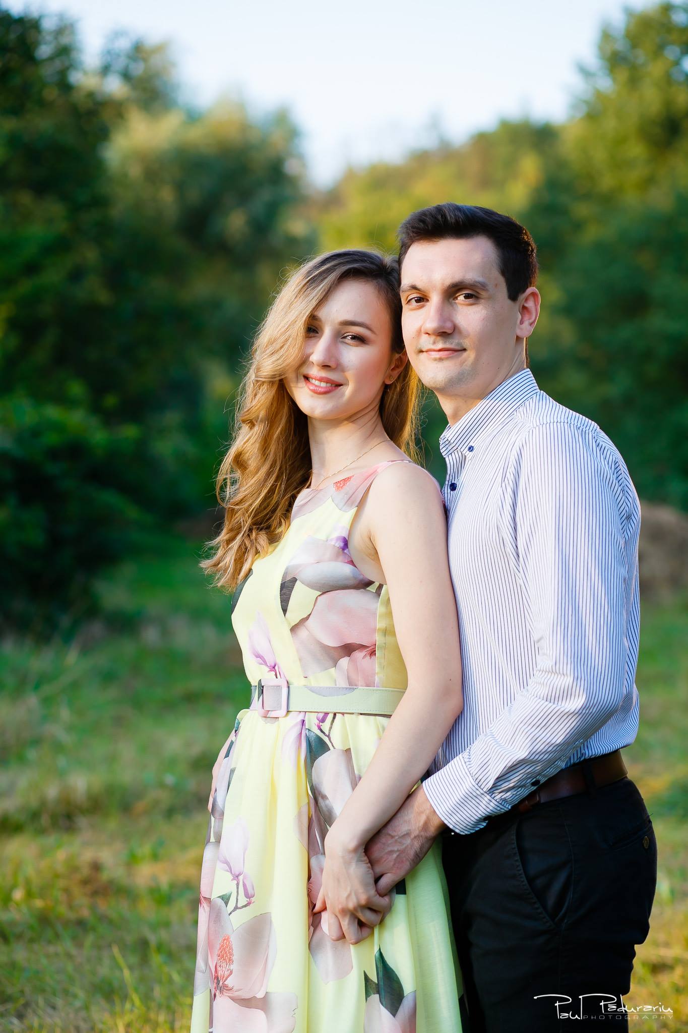 Nicoleta si Catalin - sedinta foto de logodna in Gradina Botanica Iasi - www.paulpadurariu.ro - fotograf profesionist de nunta Iasi 5