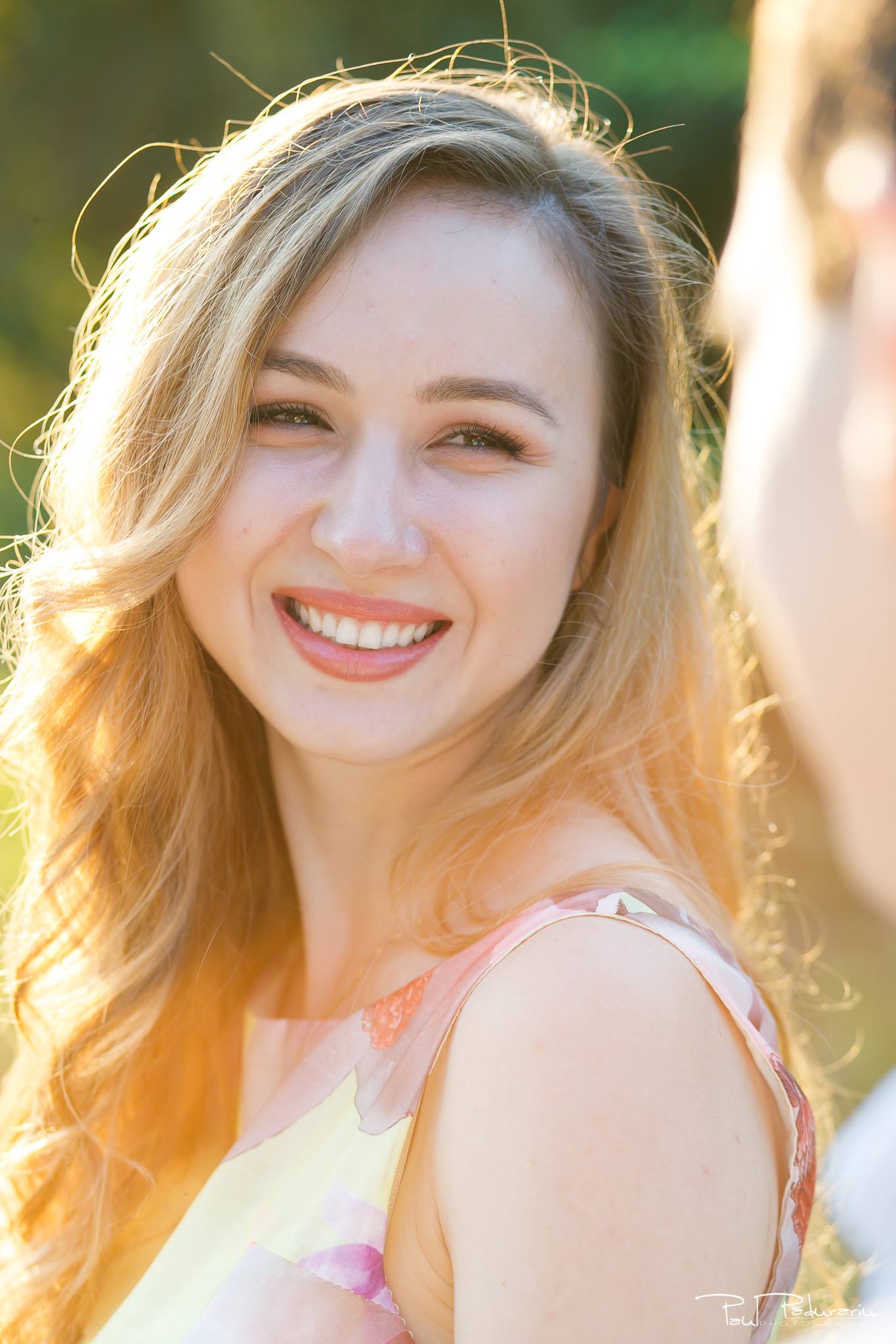 Nicoleta si Catalin - sedinta foto de logodna in Gradina Botanica Iasi - www.paulpadurariu.ro - fotograf profesionist de nunta Iasi 3