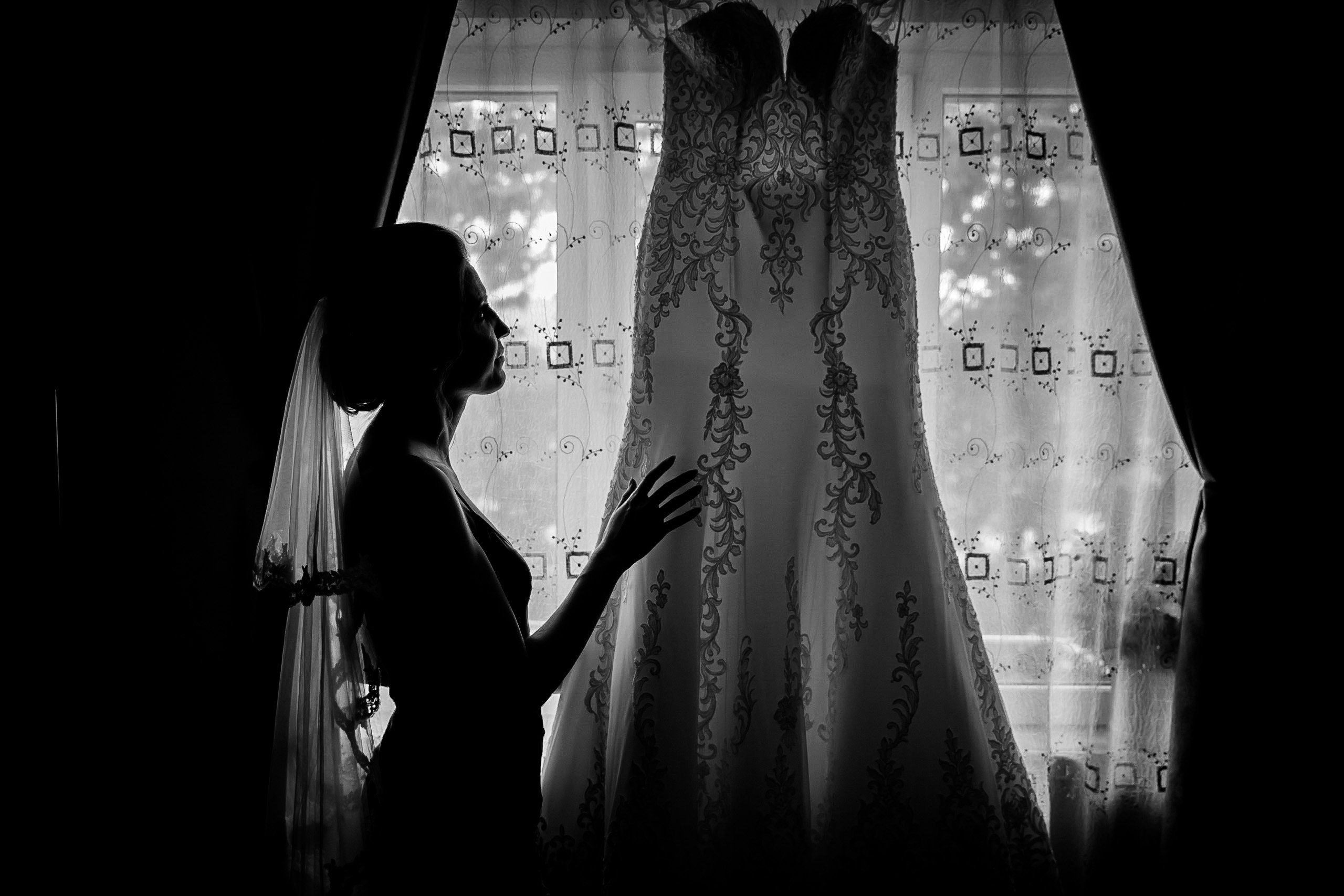 Loredana si Ciprian rochie mireasa fotograf profesionist nunta Iasi www.paulpadurariu.ro © 2017 Paul Padurariu