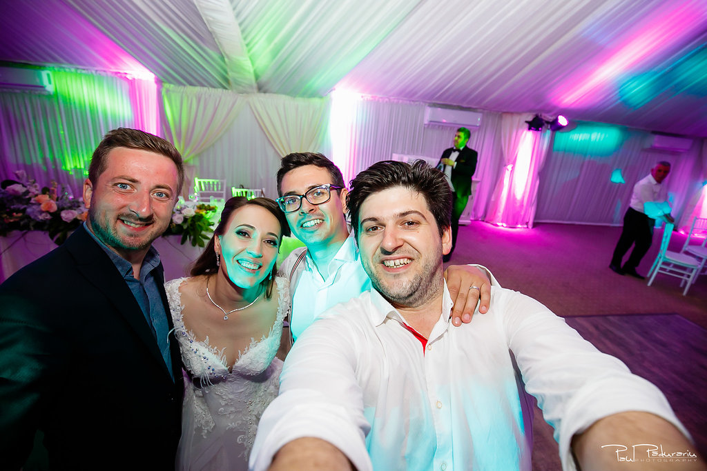 Ioana si Adi nuntă la Elysium Iași selfie www.paulpadurariu.ro fotograf profesionist de nunta Iasi Paul Padurariu 