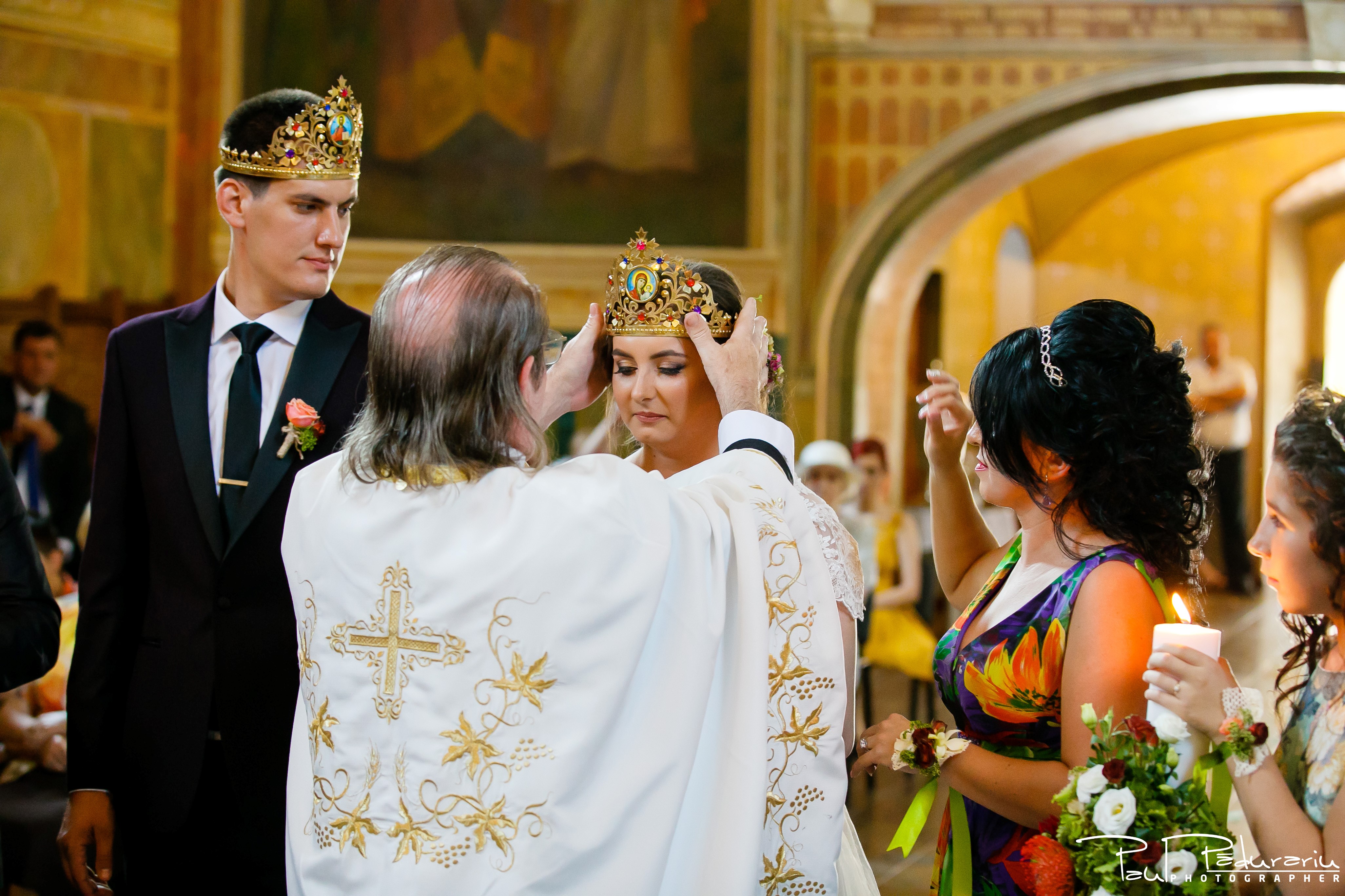 Cristina si Razvan nunta rustica la Bellaria Iasi cununia religioasa punere cununii zambet fotograf profesionist nunta www.paulpadurariu.ro © 2017 Paul Padurariu
