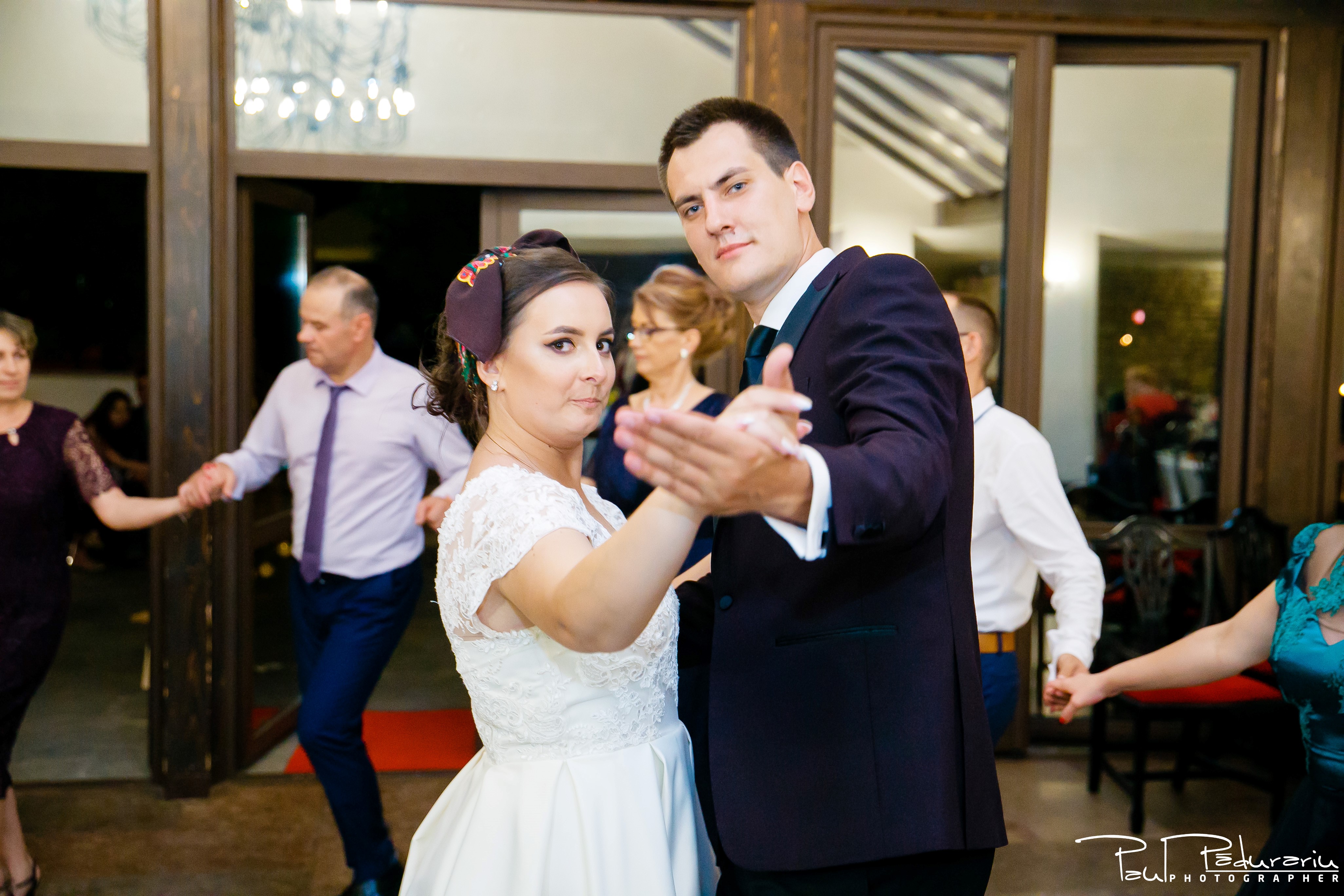 Cristina si Razvan nunta rustica la Bellaria Loja Domneasca dupa dezbrobodit mireasa petrecere nunta fotograf profesionist nunta Iasi www.paulpadurariu.ro © 2017 Paul Padurariu