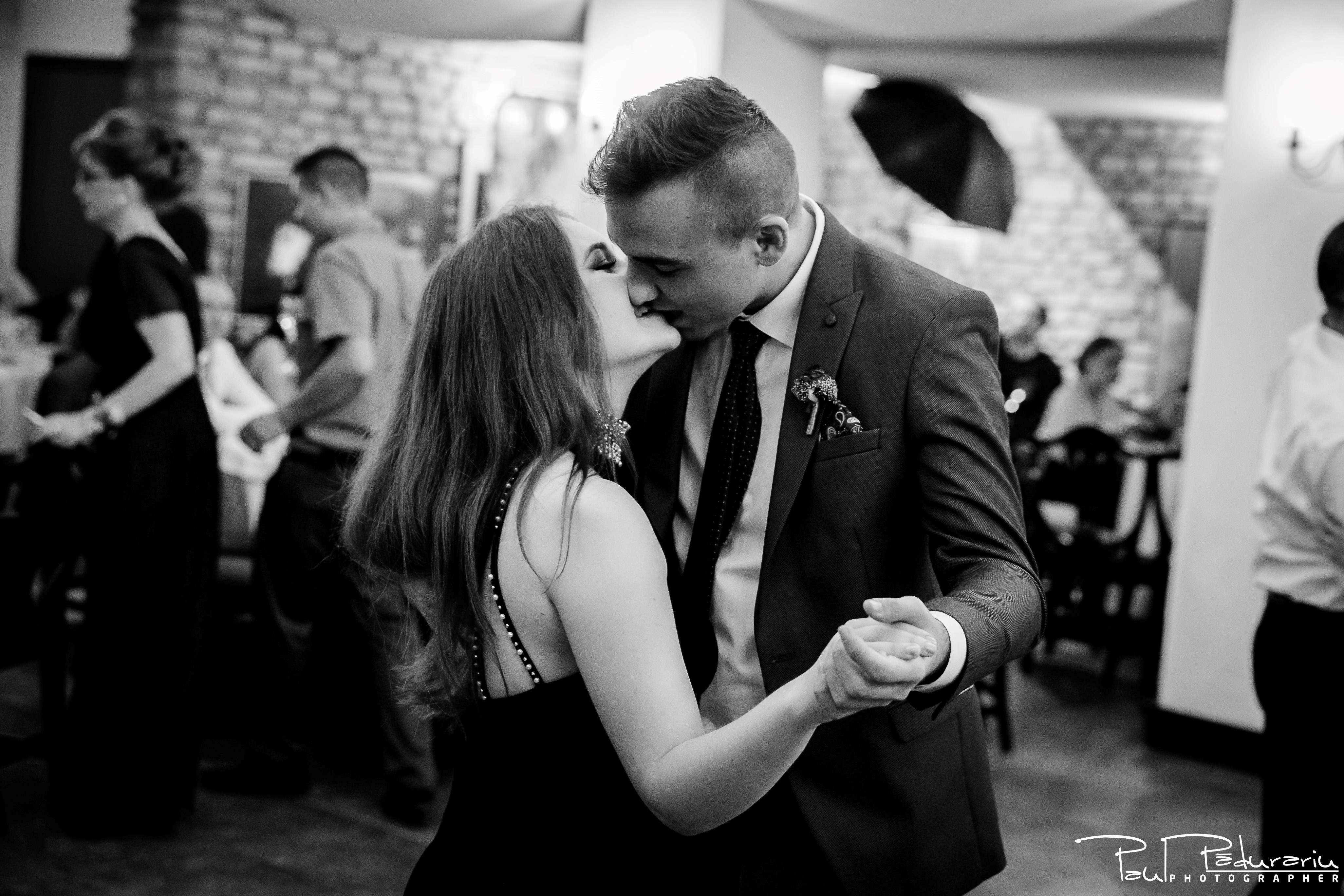 Cristina si Razvan nunta rustica la Bellaria Loja Domneasca dans invitati 4 fotograf profesionist nunta Iasi www.paulpadurariu.ro © 2017 Paul Padurariu