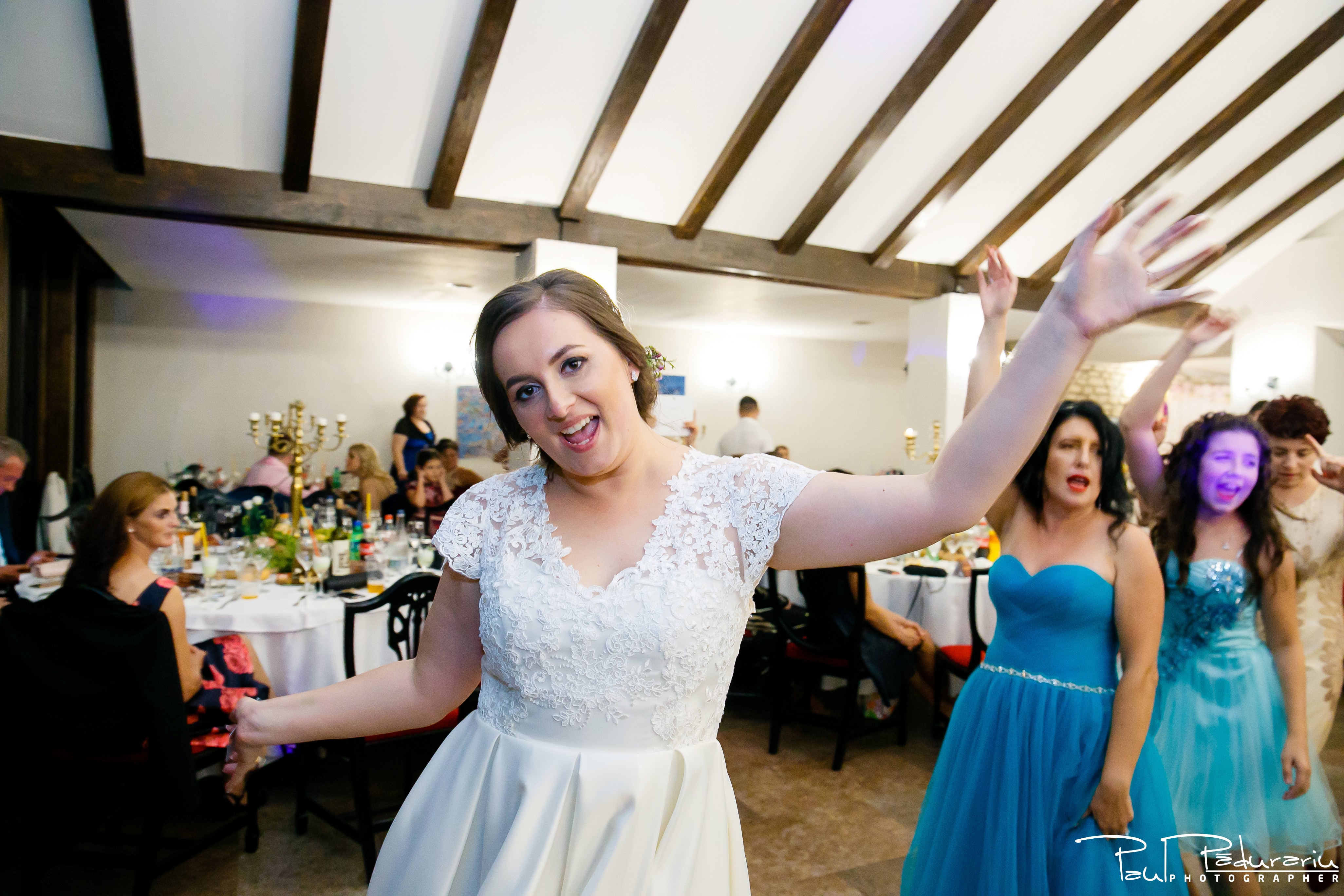 Cristina si Razvan nunta rustica la Bellaria Loja Domneasca petrecere nunta moment dans mireasa fotograf profesionist nunta Iasi www.paulpadurariu.ro © 2017 Paul Padurariu