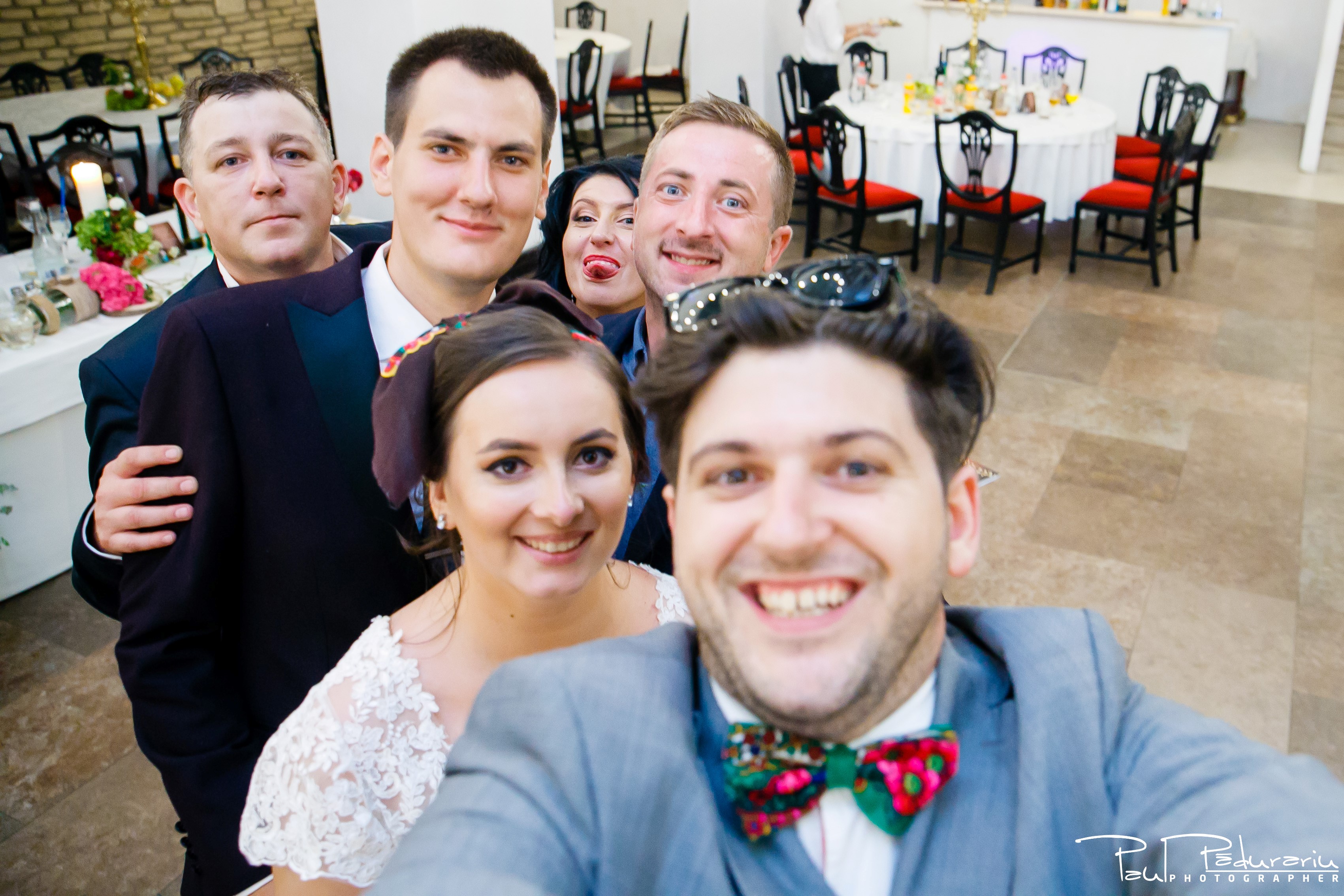 Cristina si Razvan nunta rustica la Bellaria selfie cu mirii fotograf profesionist nunta Iasi www.paulpadurariu.ro © 2017 Paul Padurariu