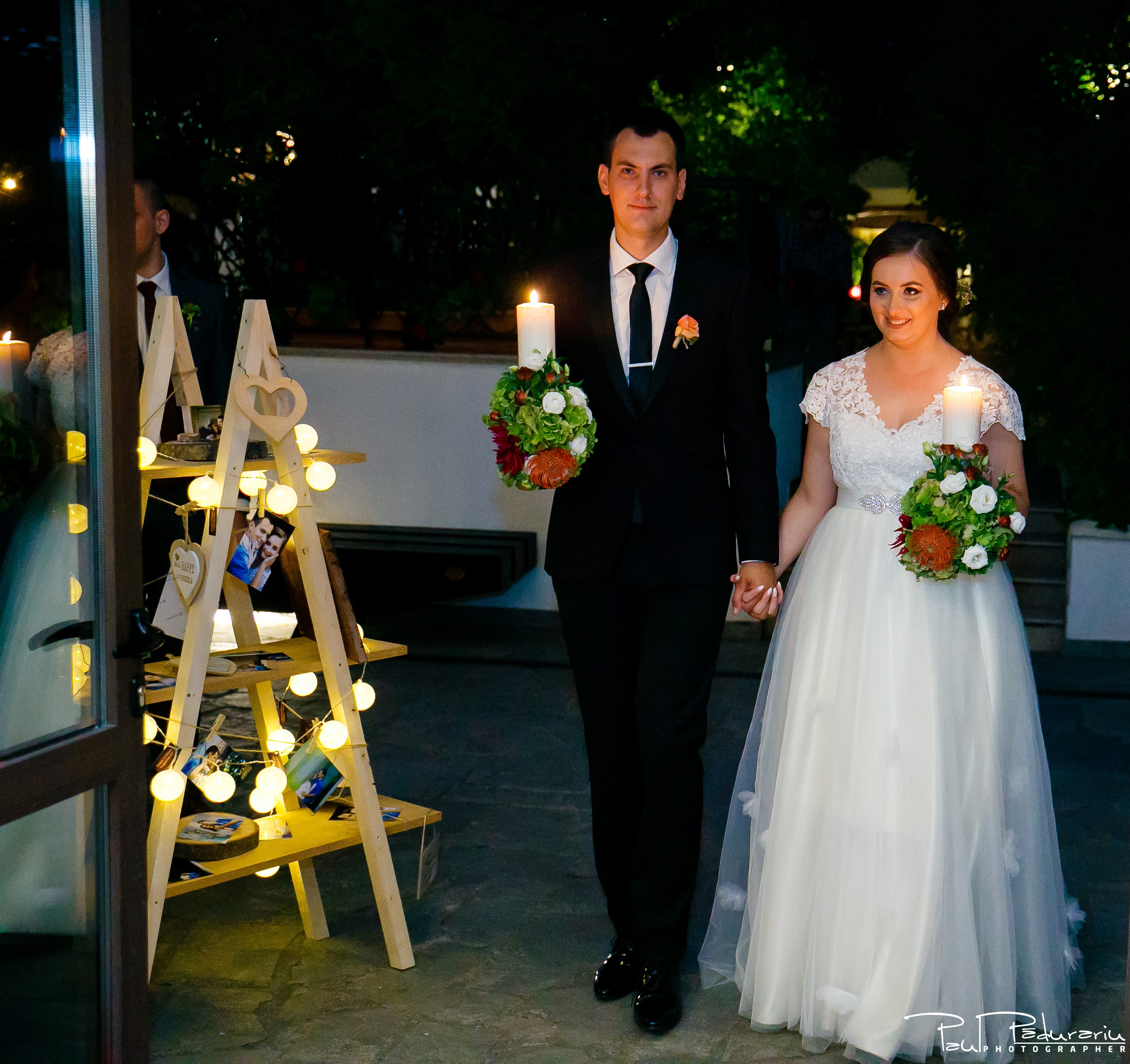 Cristina si Razvan nunta rustica la Bellaria intrare miri restaurant Loja Domneasca fotograf profesionist nunta Iasi www.paulpadurariu.ro © 2017 Paul Padurariu